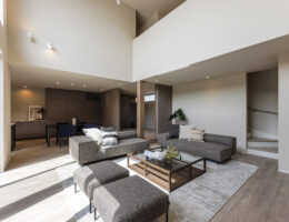 街中で開放的に暮らす 美しいコートハウス