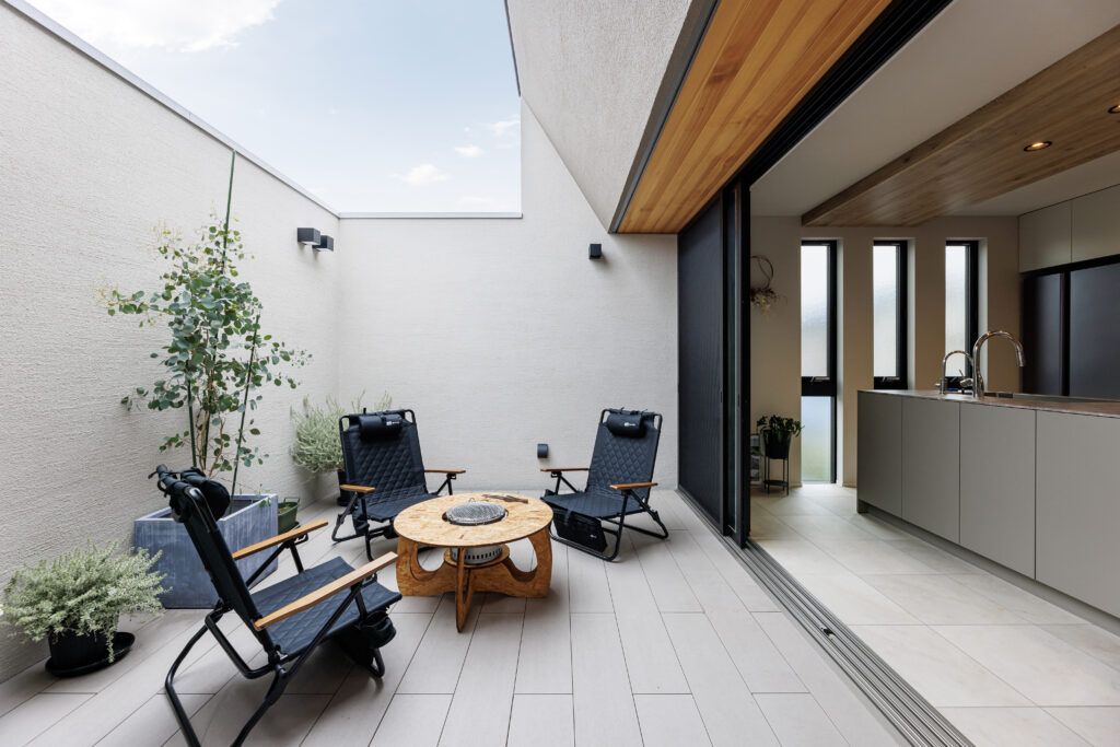 空とつながる、プライベートな中庭テラス