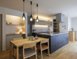 中庭のあるコの字型平屋