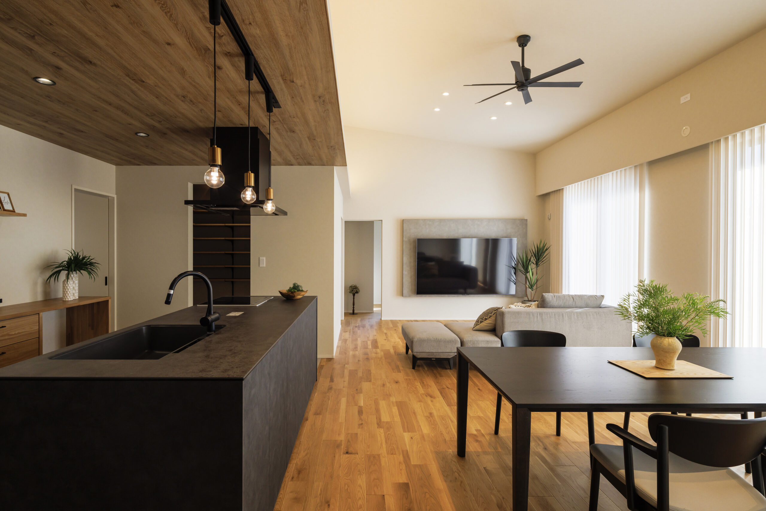 11/22(土)23(日)24(月)祝日「勾配天井が美しい平屋の家」完成見学会開催